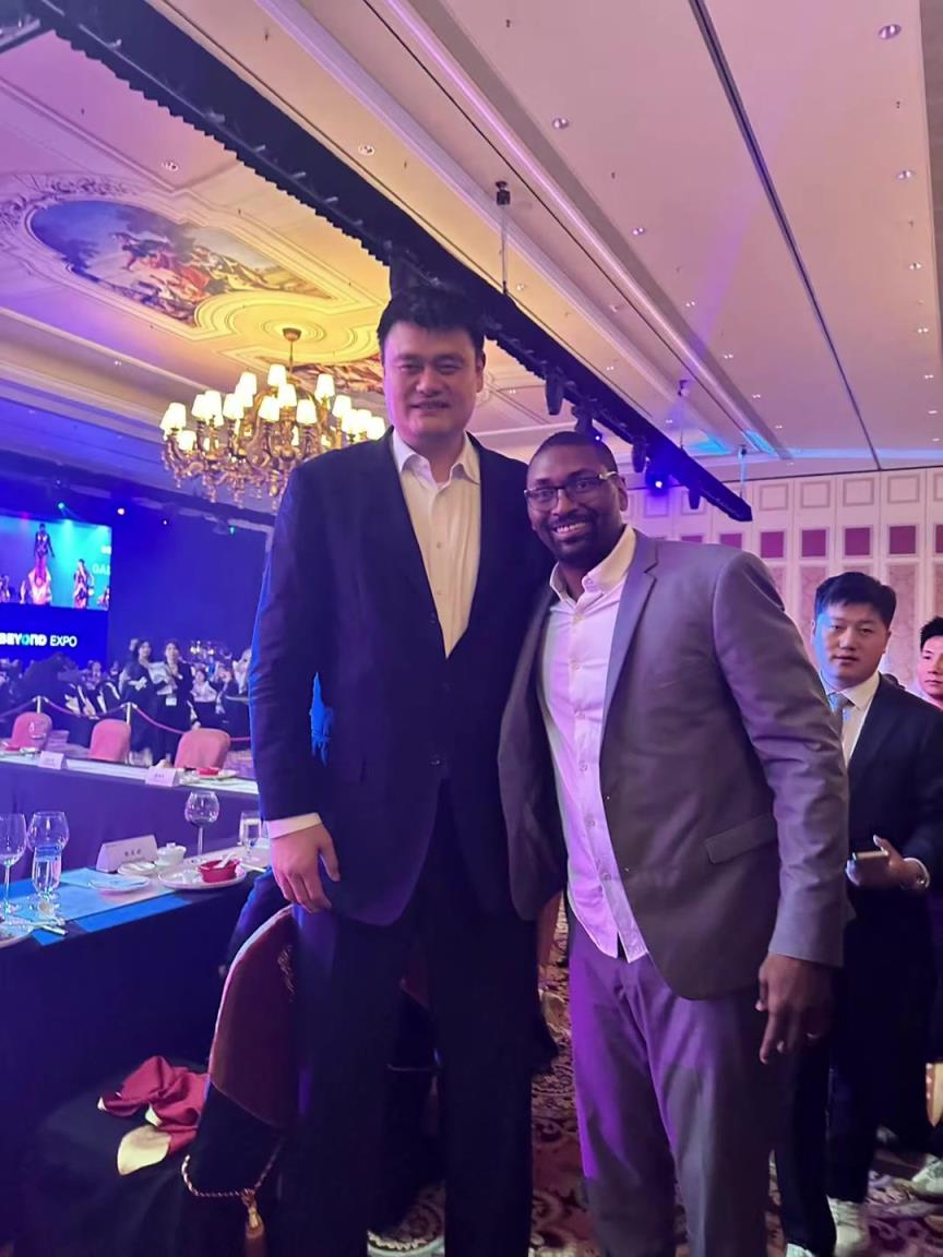 阿泰斯特曬與姚明合照：這是我最喜歡的隊友 姚！！