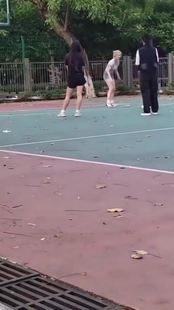 上來就背打女生的男人，真的活該沒有女朋友啊